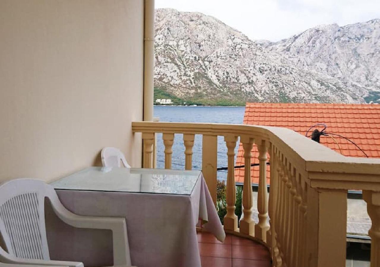 Seaside Apartments And Rooms Kotor Exterior photo