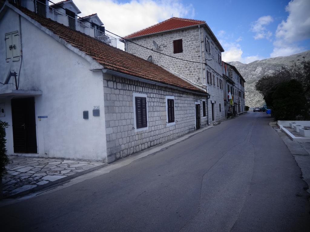 Seaside Apartments And Rooms Kotor Exterior photo