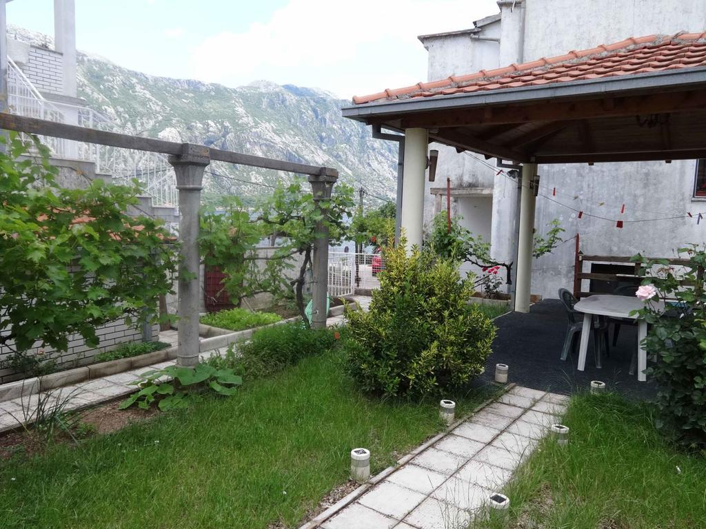 Seaside Apartments And Rooms Kotor Exterior photo